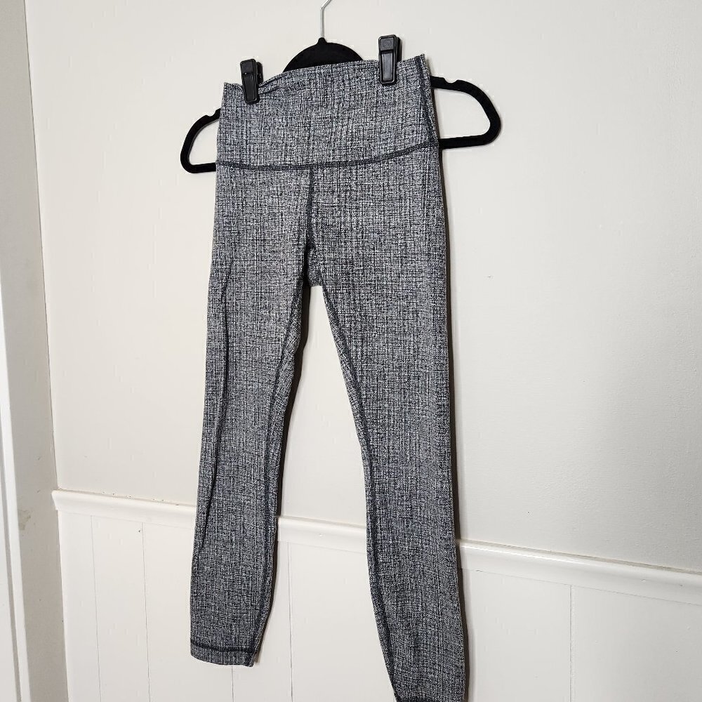 LULULEMON Black White Pattern Wunder Under Leggings